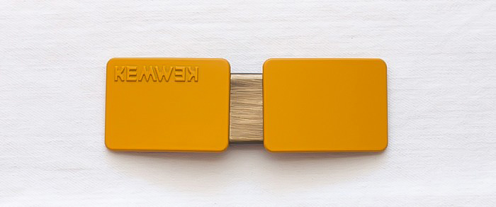 Kemwek Medium Corto Sporty Amarillo con Wek Oro Viejo y Plata